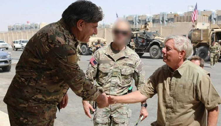 ABD'li senatör Suriye'de teröristlerle el ele. Teröristleri ziyaret etmeden 2 gün önce Ankara'daydı