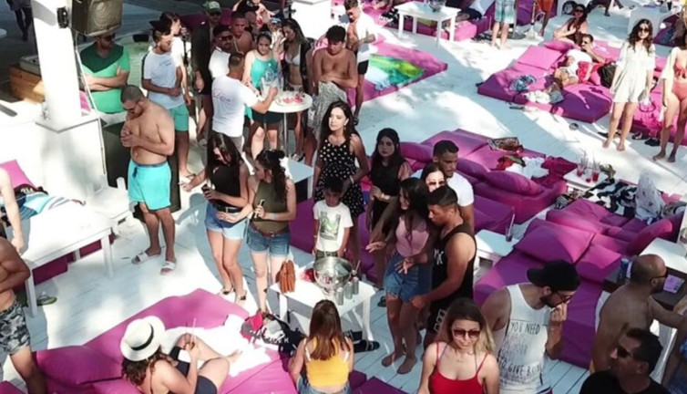 Kaan Sekban’dan "beach club" skeci