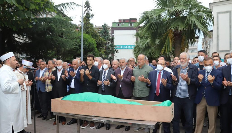 Bakan Soylu silahlı saldırıda hayatını kaybeden kuzeninin cenazesine katılamadı