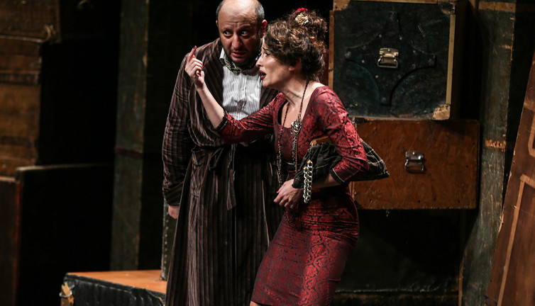 Cimri bu akşam Sır yarın sahnelenecek