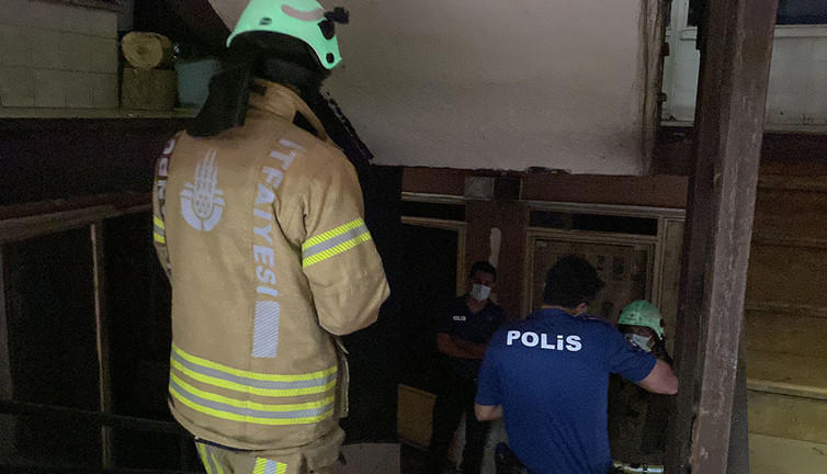 İş merkezinin asansör kabininde ceset bulundu