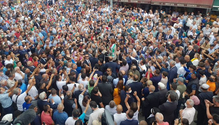 Uğur Dündar Meral Akşener'in Giresun görüntüsünü Nurettin Canikli'ye gösterdi