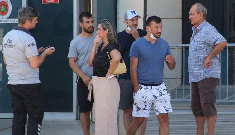 Kız kardeşini darp eden kişiyi bıçaklayarak öldürdü