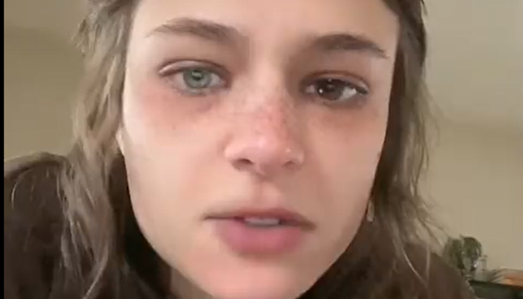 Yeni bir Tuğçe kazaz doğuyor. Youtube’da rekor kıran şarkıyı bakın nasıl yorumladı