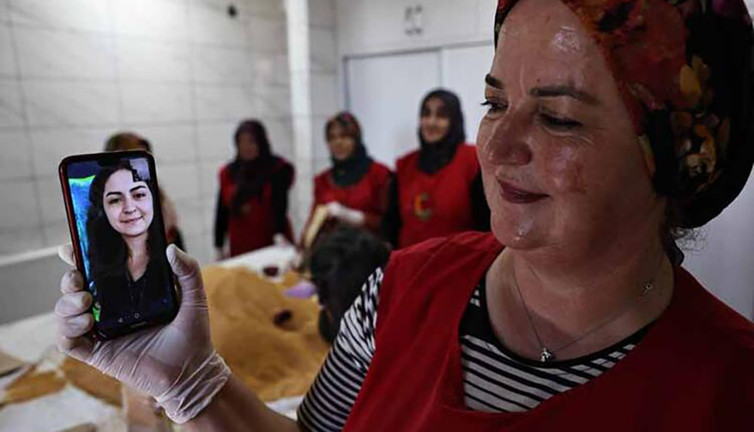 Tarhana bursu! Her ay MIT’de doktora yapan kızına gönderiyor…