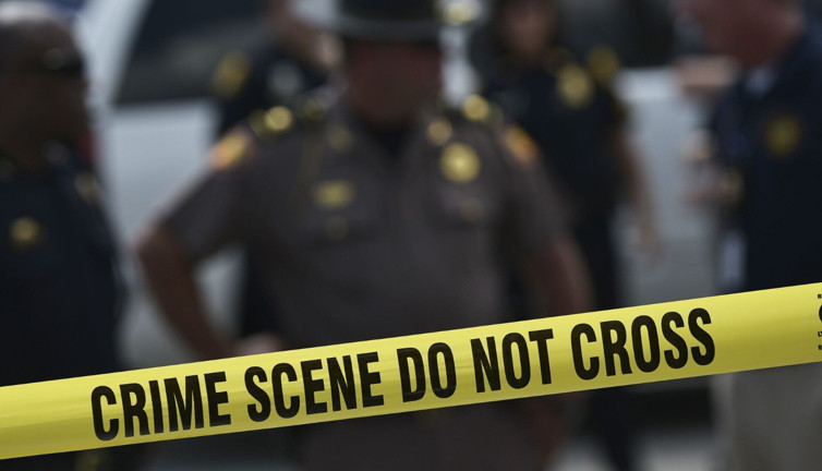 Belediye başkanı evinde öldürüldü. Soygun için girmişler