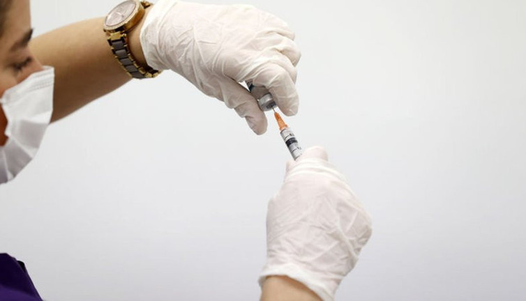 Profesör açıkladı. Kimler hatırlatma dozu yaptırmalı?