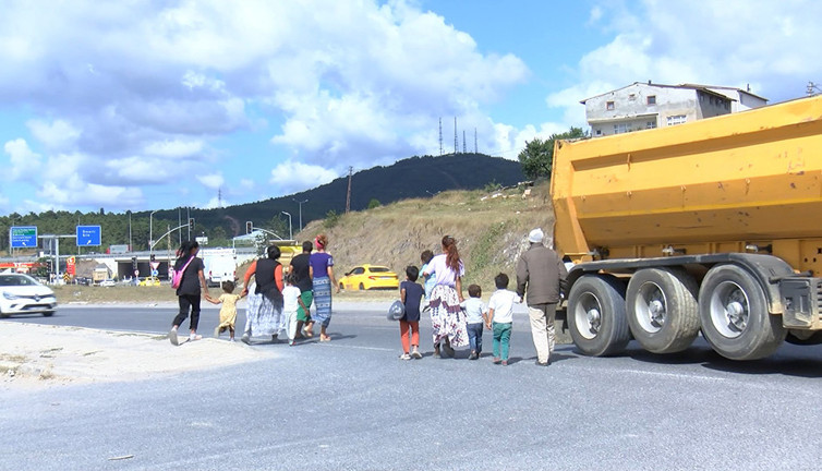 Paşaköy sakinleri üst geçit istiyor: Çocuklarımız tehlike altında