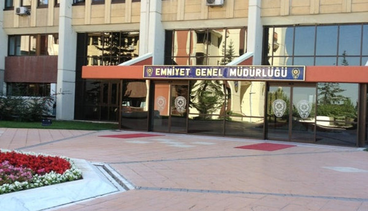 Emniyette sivil memurlar eylem başlattı