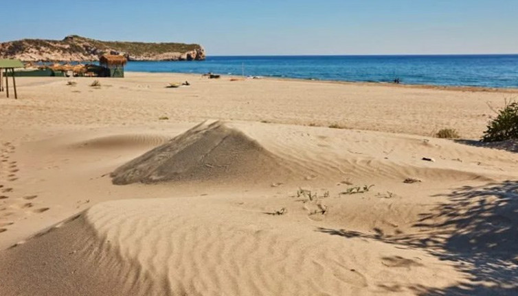 Dünya mirası Patara'dan çaldıkları kumu ihaleyle geri aldılar
