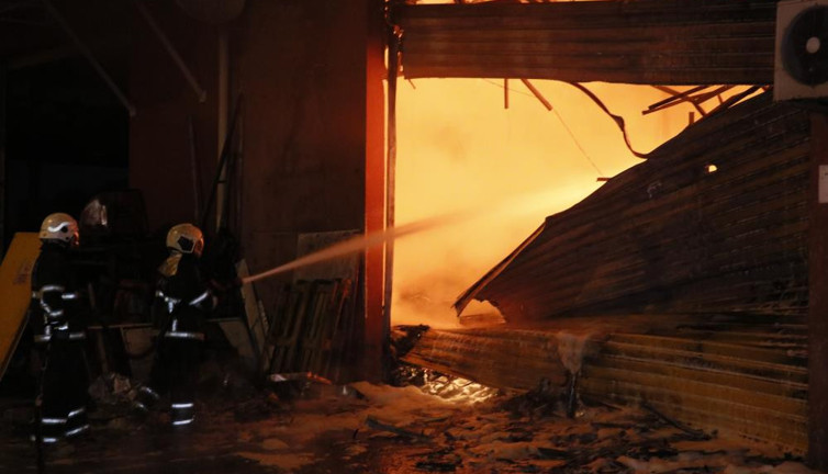 Yedek parça deposunda yangın