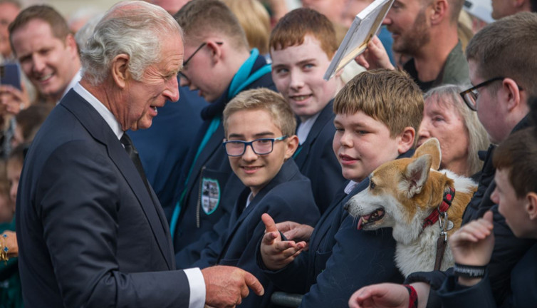 İngiltere Kralı 3. Charles Kuzey İrlanda'ya gitti