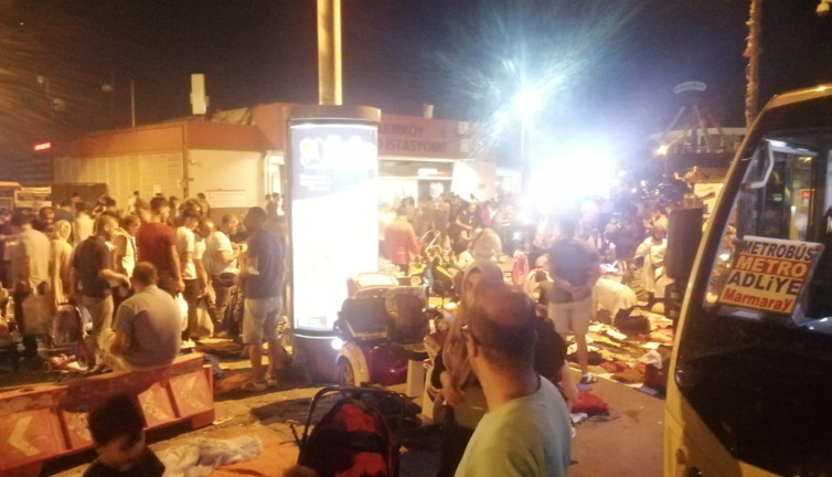 İstanbul’un göbeğinde 2.el pazarı. Ekonomi iyi diyen iktidar fedaileri bu görüntülere iyi baksın