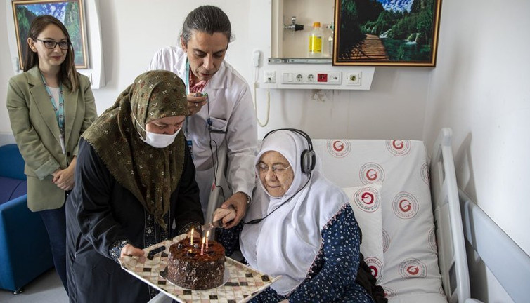 101 yaşındaki Leyla nine sırrını açıkladı. Korona bile yıkamadı