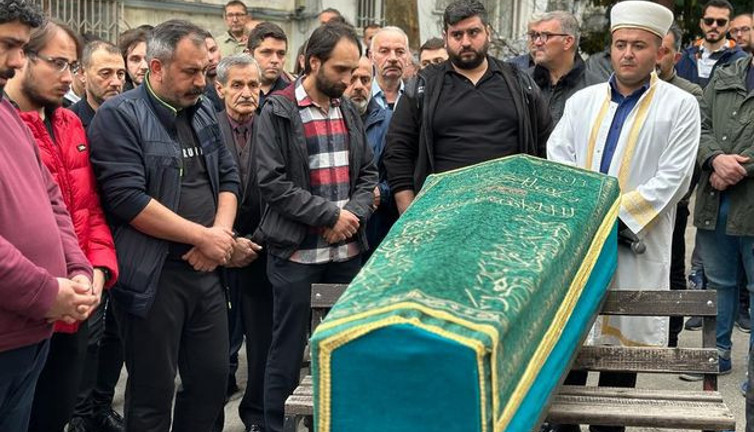 Tiyatrocu Özgür Karataş son yolculuğuna uğurlandı. Tiyatrocuları taşıyan minibüste hayatını kaybetmişti