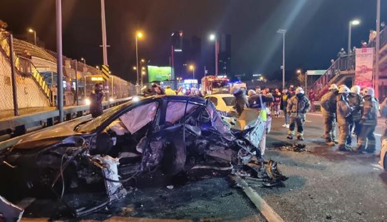 Mecidiyeköy'de zincirleme trafik kazası: Çok sayıda araç birbirine girdi