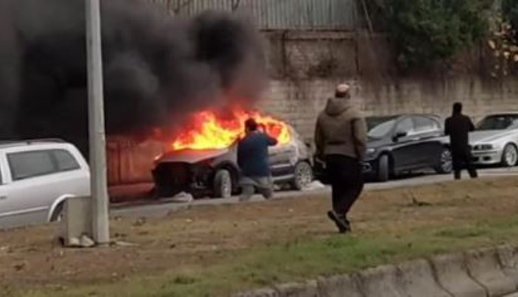 Park halindeki araç yandı