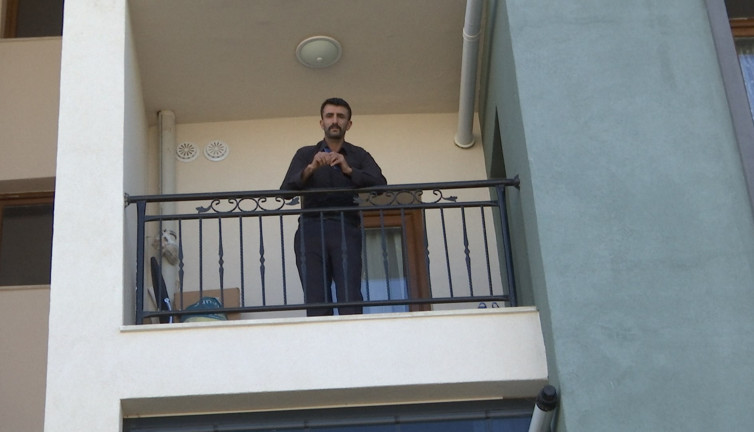 Evde mahsur kaldı. İş yerinden çıkışı verildi