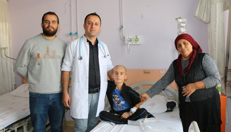 11 yaşındaki çocuğun karnından 10 santim kitle çıktı