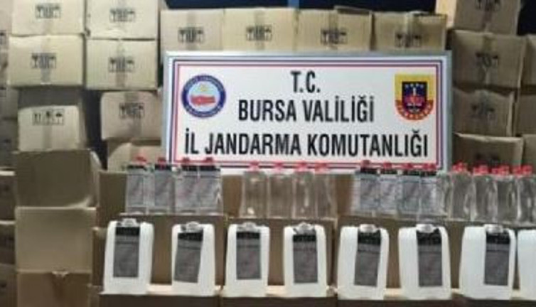 Ağda salonu sahte içki deposu çıktı