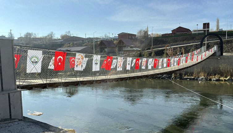 Rusların yıktığı köprünün yerine 145 yıl sonra yenisi yapıldı