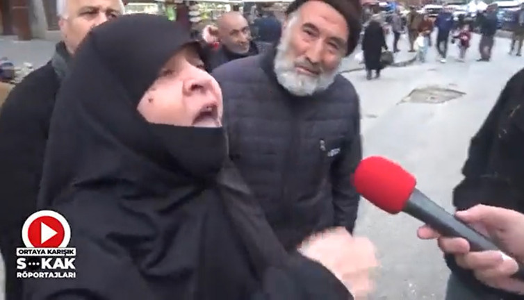 AKP'li kadın: Yatın kalkın Tayyip Erdoğan'a dua edin. Çoban bile döner yiyor