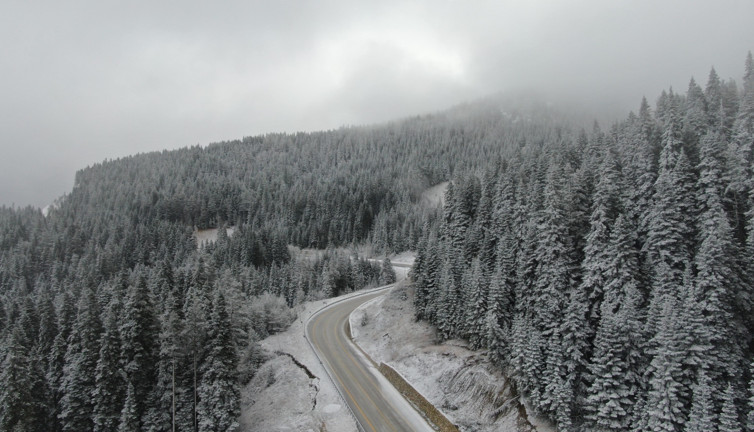 Mevsimin ilk karı düştü