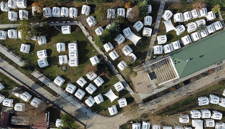 Düzce'de kurulan çadırlarda 4 bin 24 depremzede konaklıyor