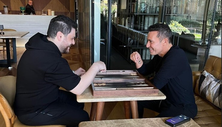 Mustafa Sandal'la tavla oynayan BTP lideri Hüseyin Baş: Adam kazandı...