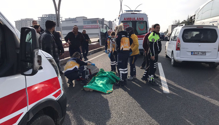 Karşıdan karşıya geçerken önce kamyon sonra da otobüs çarpması sonucu hayatını kaybetti