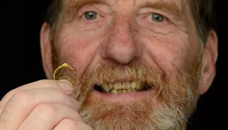 Dedektörü çamura tuttu sinyali alınca havalara uçtu! Emekli adam fiyatını duyunca olduğu yere yığıldı