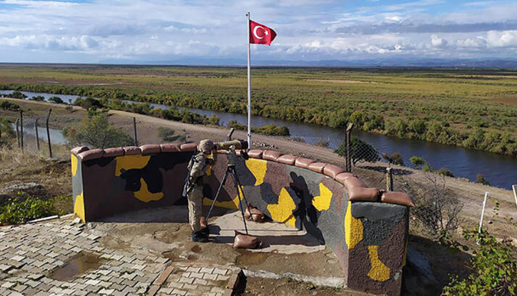 Yunanistan'a kaçmaya çalışan 4'ü FETÖ üyesi 5 kişi yakalandı