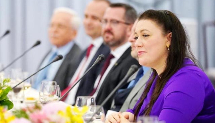 Çin'den İngiltere'ye "iç işlerine müdahale" suçlaması