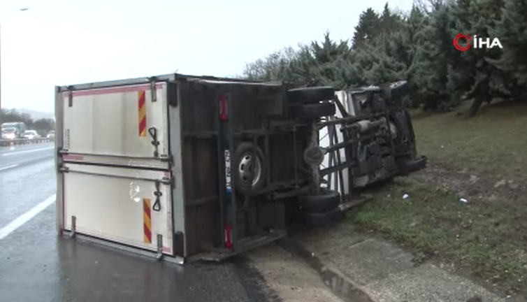 TEM Otoyolu’nda yağmur sonrası kaza