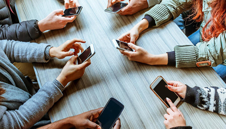 Yoğun sosyal medya kullanımı yoksullukla ilgili. Uzmanı açıkladı