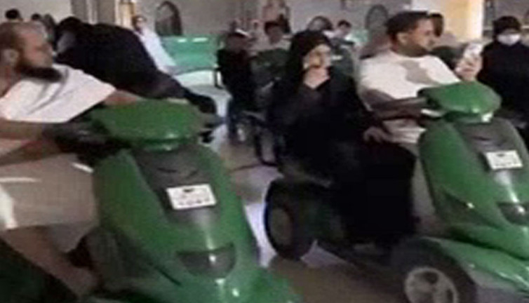 Kabe'de bu manzarayı görenler 'vay be' tepkisi verdi. Elektrikli araçla ibadet dönemi