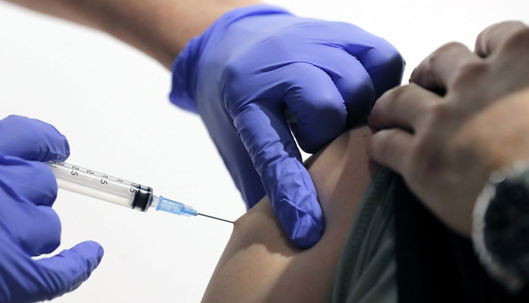 Korona virüs aşısı diye binlerce kişiyi kandırmışlar