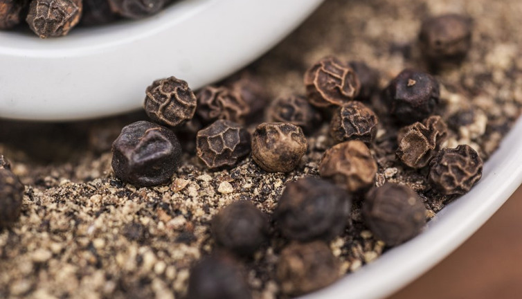 Öksürüğü ne keser? Karabiber çayı öksürüğe iyi gelir mi, faydaları neler?