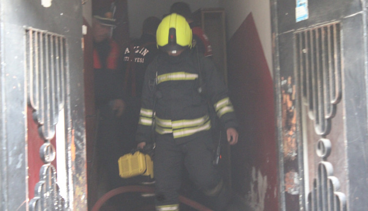 Elinde sigarayla uyudu, yangın çıktı