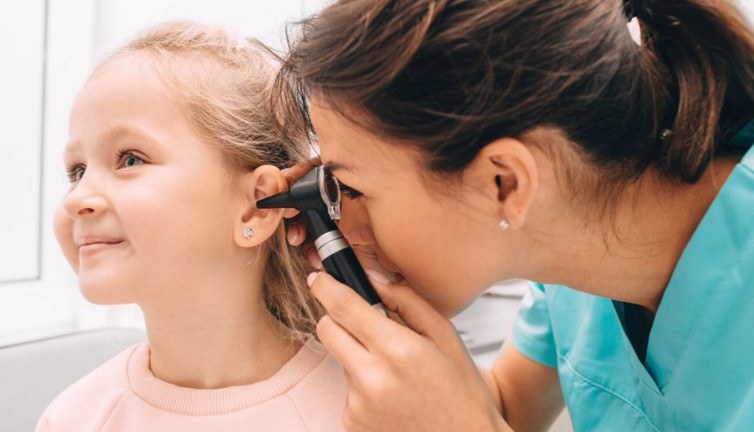 Çocuklarda görülen o hastalık işitme kaybına neden olabilir. Anne ve babalar dikkat