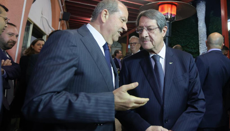 KKTC Cumhurbaşkanı Tatar, GKRY Lideri Anastasiadis ile bir araya geldi