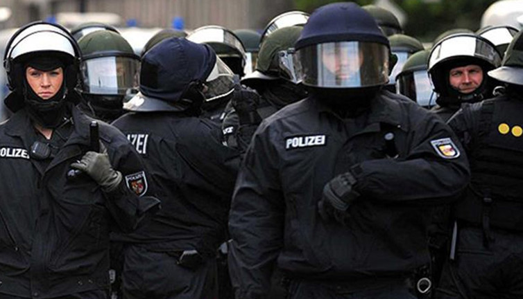 Almanya'da darbe planlamak suçlamasıyla gözaltına alınanların 13'ü tutuklandı