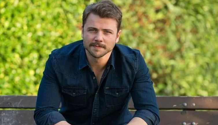 Oyuncu Tolga Sarıtaş hayranlarını ağlatacak bir karar verdi