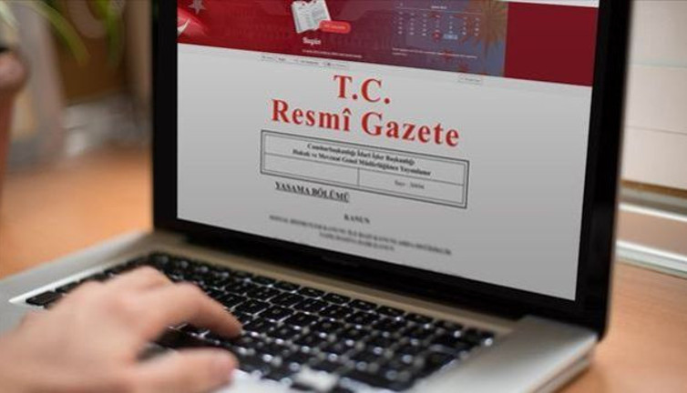 Bugün görevden alındık diye sevinen bürokratların tam listesi. Rektör oldum diye sevinme, büyükelçi oldum diye gerinme