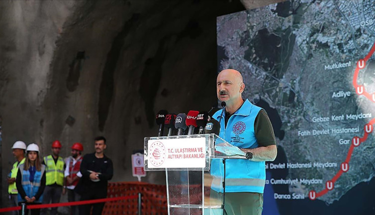 Bakan Karaismailoğlu'ndan 'Gebze OSB-Darıca Sahil Metro Hattı' açıklaması