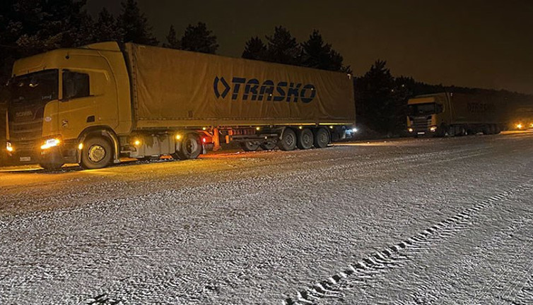 Ardahan'da buzlanma nedeniyle bazı yollar zincirsiz tır geçişlerine kapatıldı