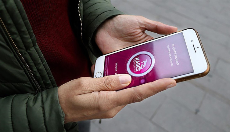 İçişleri Bakanlığı, 18 yaş üstü kadınlara SMS ile KADES'i indirme linki gönderdi