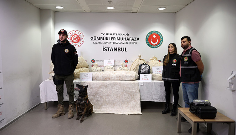 Sabiha Gökçen Havalimanı'nda uyuşturucu operasyonlarında yakalanan 7 kişi tutuklandı