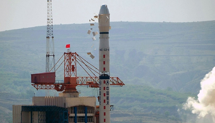 Çin askeri istihbarat uydularını fırlattı