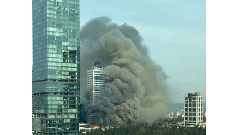 Metrocity AVM'deki yangın söndürüldü